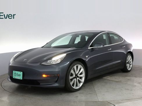 Used 2019 Tesla Model 3 Standard Range Plus image 2