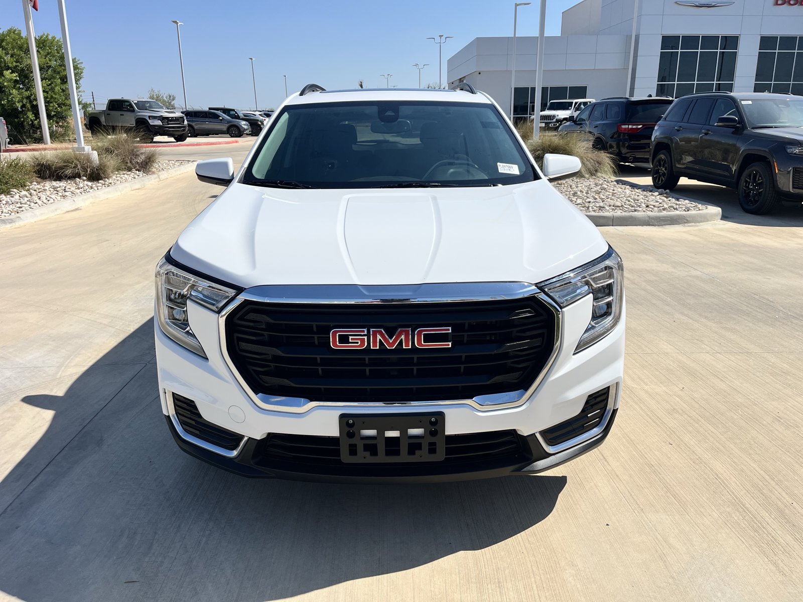 Used 2022 GMC Terrain SLE w/ Driver Convenience Package FWD image 8