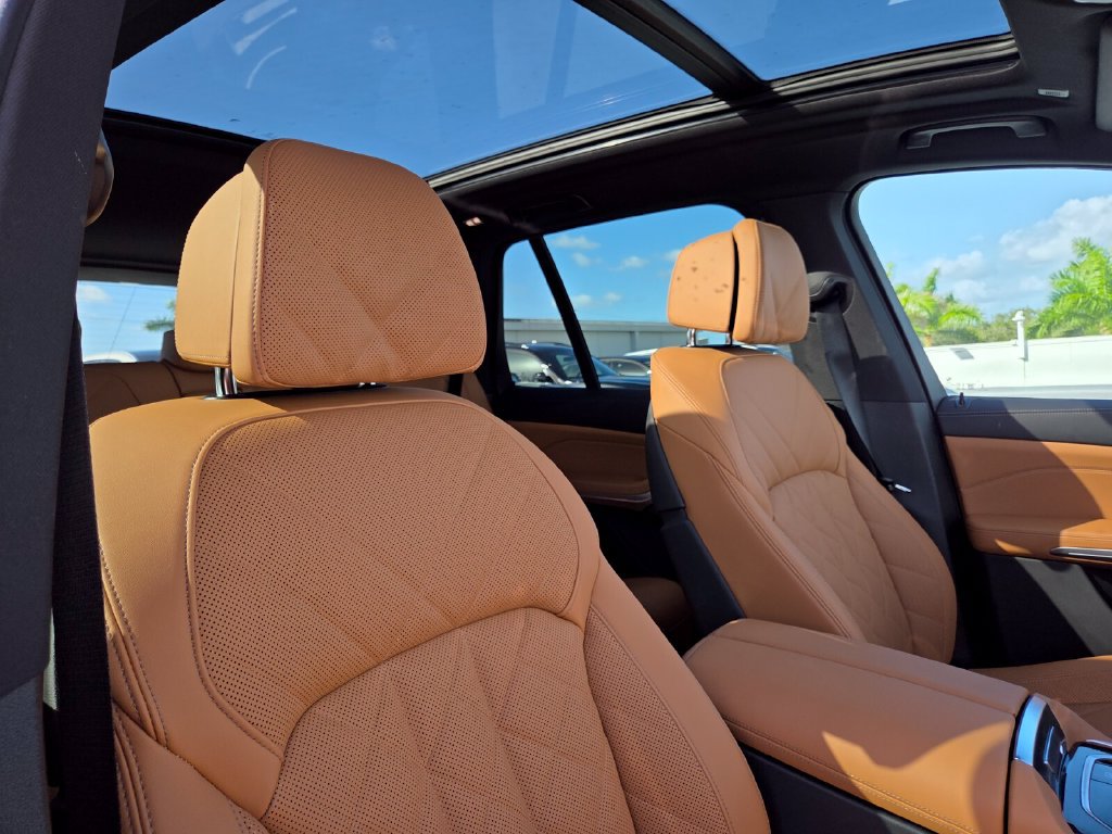 Certified 2025 BMW X5 sDrive40i w/ Climate Comfort Package RWD image 27