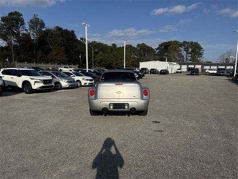 Used 2005 Chevrolet SSR w/ Preferred Equipment Group image 6