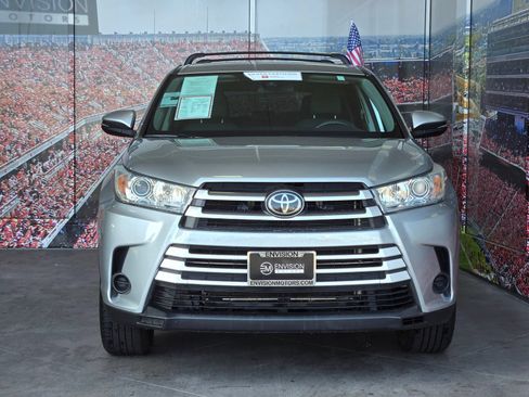 Certified 2018 Toyota Highlander LE w/ Carpet Mat Package (TMS) FWD image 3