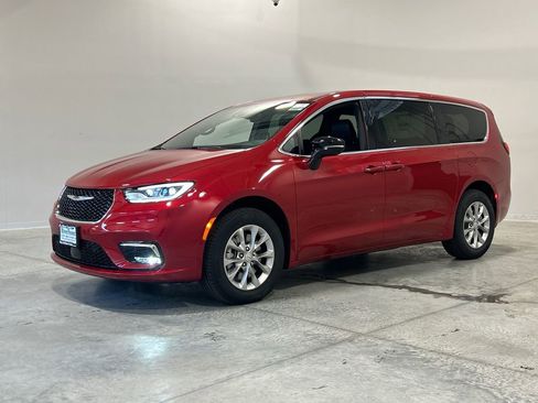 New 2026 Chrysler Pacifica Select AWD/4WD image 2