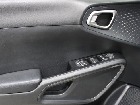 Used 2021 Kia Soul S image 6