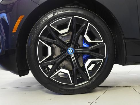Used 2024 BMW iX xDrive50 w/ Sport Package AWD/4WD image 5