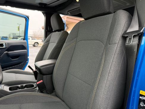 Used 2024 Jeep Gladiator Sport image 16