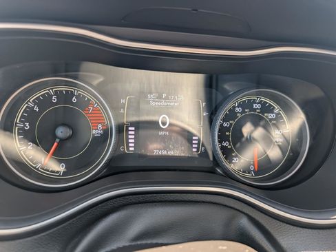 Used 2022 Jeep Cherokee Latitude AWD/4WD image 27