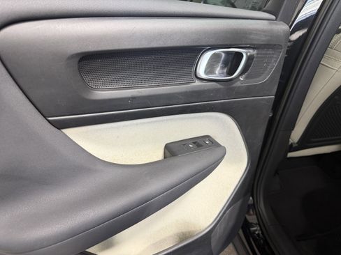 Used 2023 Volvo XC40 B4 Ultimate FWD image 24