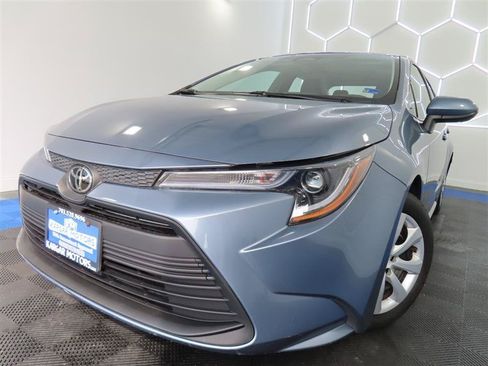 Used 2025 Toyota Corolla LE FWD image 1
