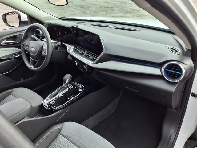 Used 2025 Chevrolet Trax LT FWD image 52