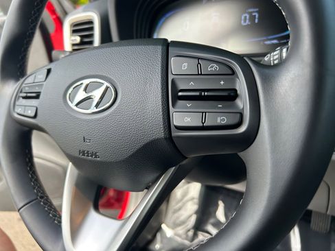 Used 2025 Hyundai Venue SEL FWD image 17
