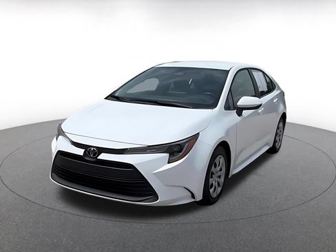 Used 2025 Toyota Corolla LE FWD image 7