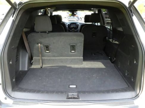 Used 2023 Chevrolet Traverse LT AWD/4WD image 28