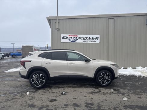 New 2026 Chevrolet Trax RS image 2