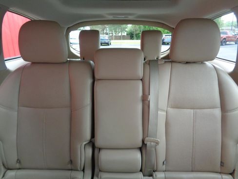 Used 2017 Nissan Pathfinder Platinum AWD/4WD image 9