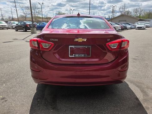 Used 2018 Chevrolet Cruze LT w/ Convenience Package FWD image 5