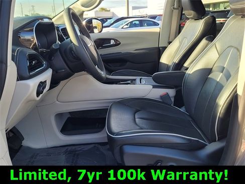 Used 2023 Chrysler Pacifica Limited image 10