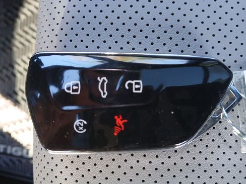 New 2026 Volkswagen Tiguan SE R-Line image 28