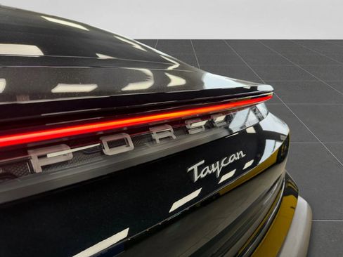 Used 2022 Porsche Taycan image 42