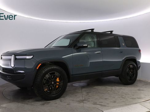 Used 2025 Rivian R1S Premium image 18