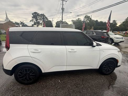 Used 2021 Kia Soul LX FWD image 4