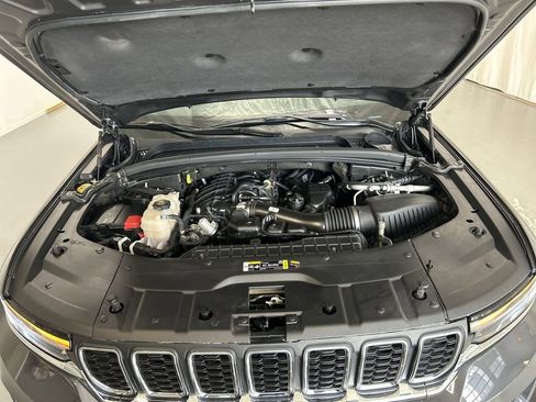 Used 2025 Jeep Grand Cherokee Laredo w/ Luxury Tech Group I image 21