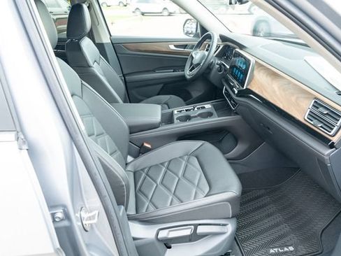 New 2026 Volkswagen Atlas SE FWD image 42