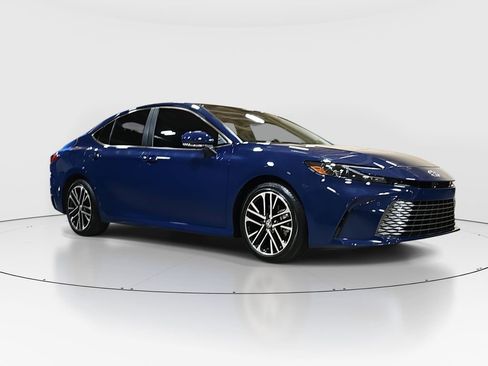 Certified 2025 Toyota Camry XLE image 3