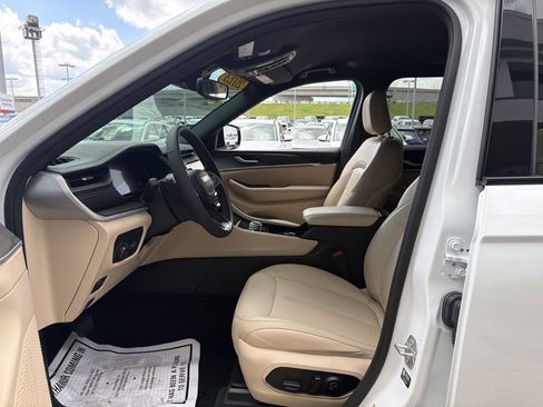 Used 2023 Jeep Grand Cherokee L Limited AWD/4WD image 34