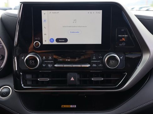 Used 2024 Toyota Highlander XLE image 29