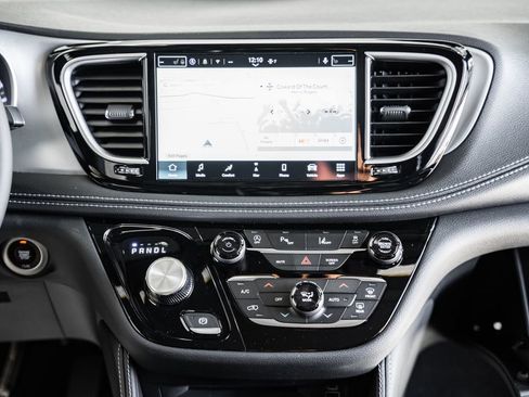 New 2026 Chrysler Pacifica Limited image 20