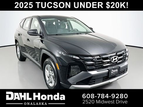 Used 2025 Hyundai Tucson SE AWD/4WD image 1