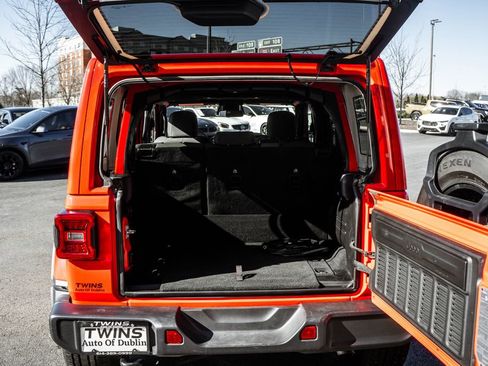 Used 2025 Jeep Wrangler Unlimited Sahara AWD/4WD image 34