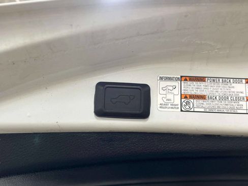 Used 2014 Toyota RAV4 Limited image 18