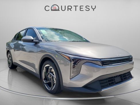 New 2025 Kia K4 EX image 4