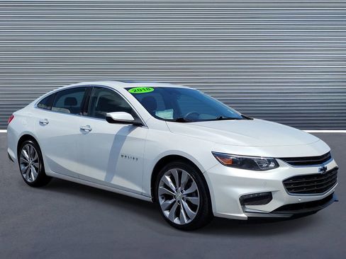 Used 2018 Chevrolet Malibu Premier w/ Premier Sun and Wheel Package FWD image 2
