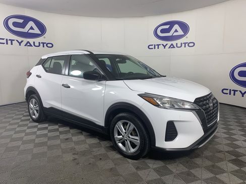 Used 2022 Nissan Kicks S image 1