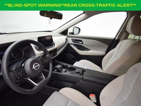 Used 2023 Nissan Rogue SV image 9