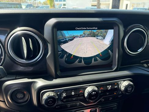 Used 2019 Jeep Wrangler Unlimited Sahara image 23