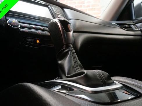 Used 2017 Nissan Rogue SV w/ SV Premium Package image 20