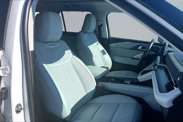 Used 2025 Ford Explorer Platinum w/ LUX Leather Package AWD/4WD image 7