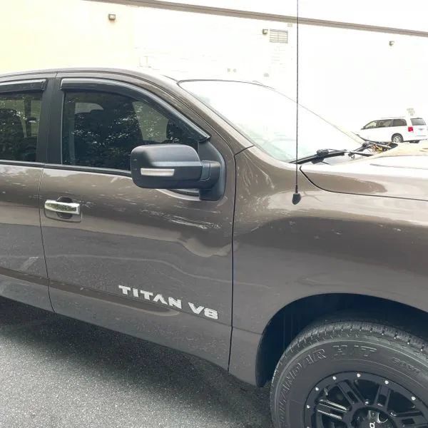 Used 2018 Nissan Titan SV AWD/4WD image 15