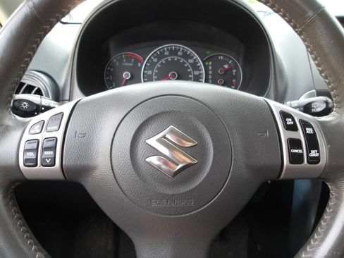 Used 2008 Suzuki SX4 Hatchback FWD image 14