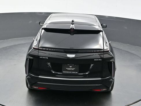 Certified 2024 Cadillac Lyriq Luxury AWD/4WD image 31