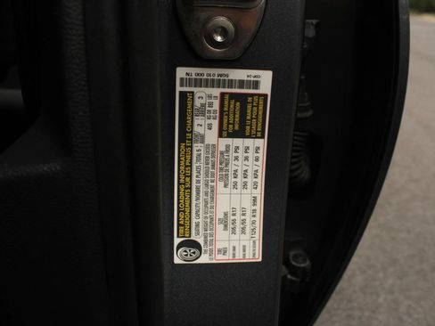 Used 2025 Volkswagen Jetta SE FWD image 34