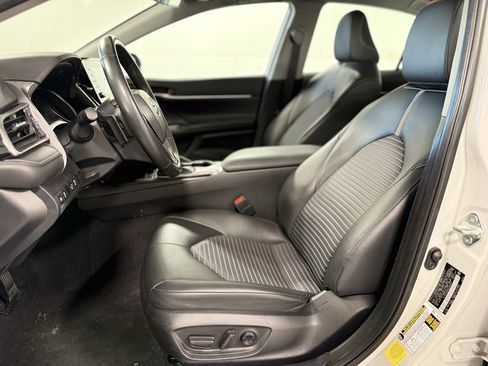 Used 2024 Toyota Camry SE image 10