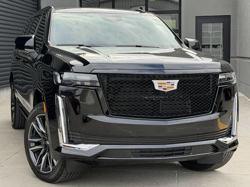 Used 2023 Cadillac Escalade ESV Sport Platinum w/ LPO, ONYX Package AWD/4WD image 5