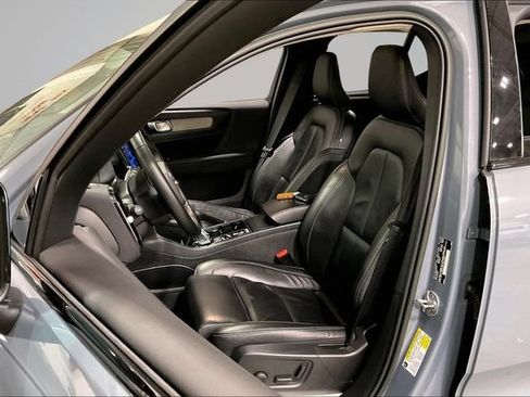 Certified 2023 Volvo XC40 B5 Plus w/ Driver Assist Package AWD/4WD image 28