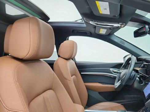 Used 2024 Audi Q8 e-tron Premium Plus w/ Premium Plus Package image 21