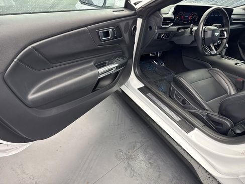 Used 2025 Ford Mustang Premium RWD image 27