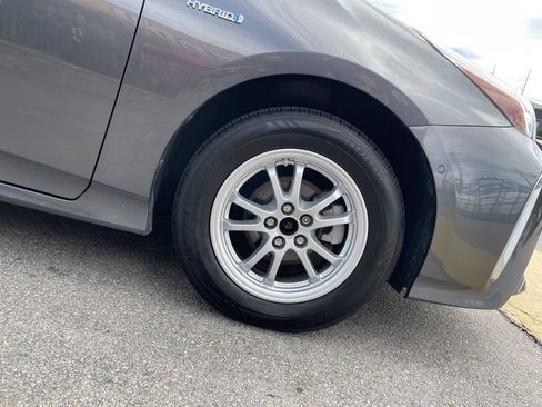 Certified 2019 Toyota Prius XLE AWD/4WD image 11